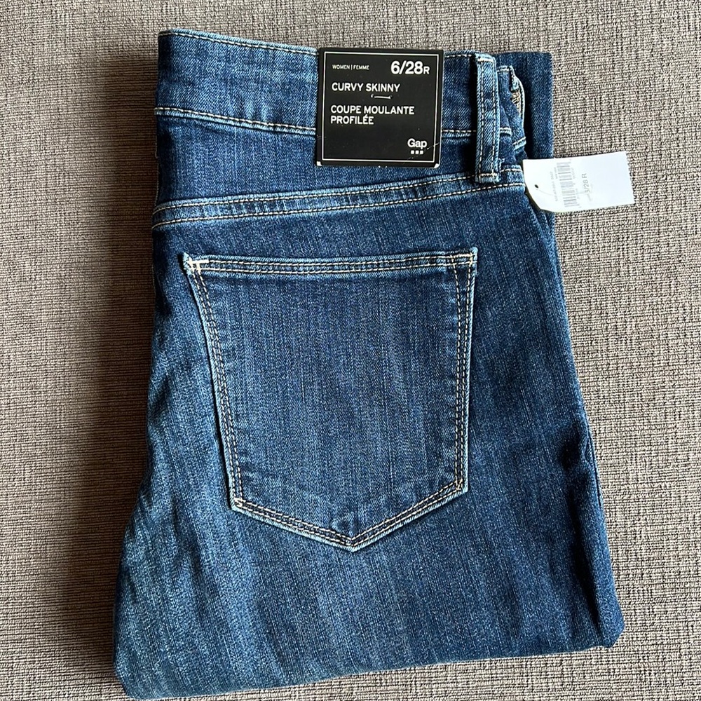 NWT GAP Curvy Skinny Jeans, size 6/28R